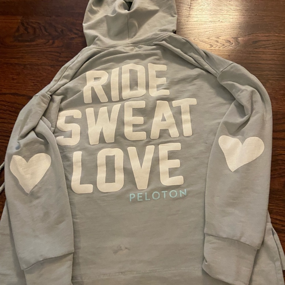 Bundle of 3 Peloton shirts - Picture 8 of 10